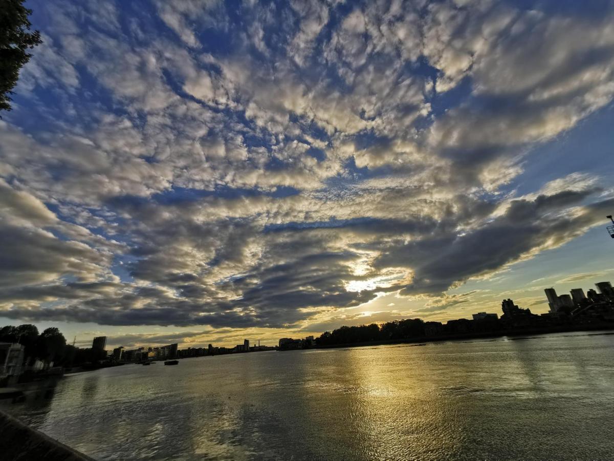Homestay Room With Stunning Thames River View Londra Esterno foto